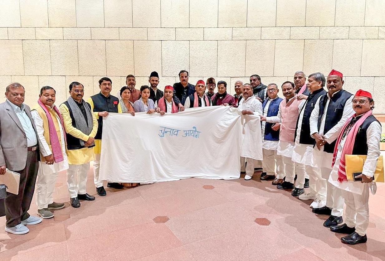 Samajwadi Party Election Commission: समाजवादी पार्टी का चुनाव आयोग पर तीखा हमला: लोकतांत्रिक प्रक्रिया को रौंदने का आरोप