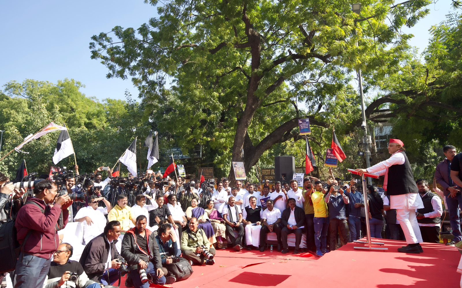 Delhi DMK Protests: डीएमके द्वारा नई शिक्षा नीति के विरोध में आयोजित प्रदर्शन में पहुंचे अखिलेश